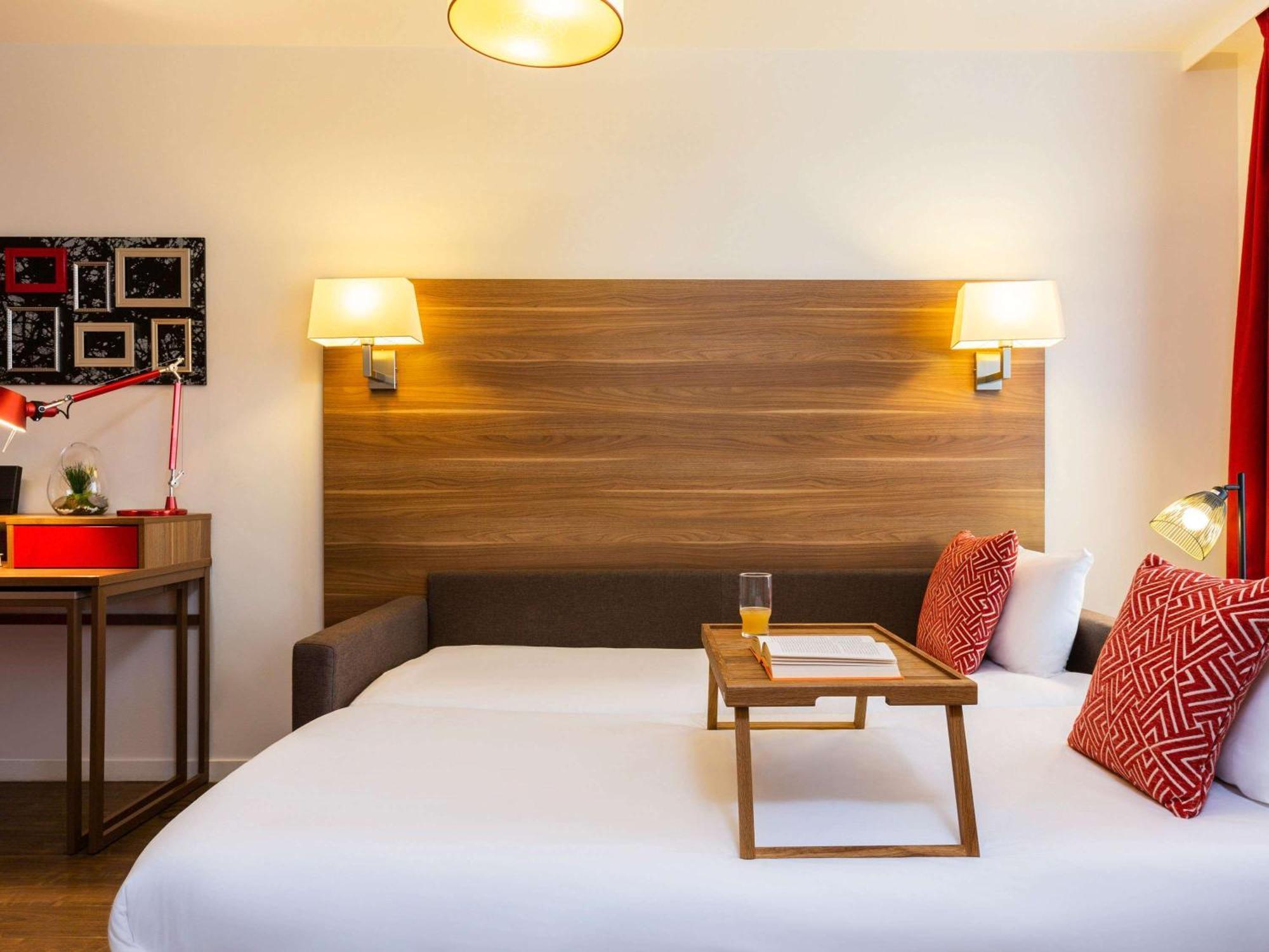 Aparthotel Adagio La Defense Courbevoie Bagian luar foto
